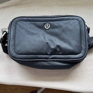 lululemon athletica women’s crossbody camera bag